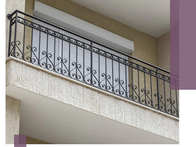 Балконные ограждения из металла и стекла в Устях-Лабинске для домов