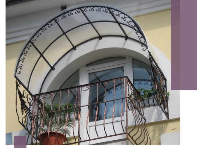 Козырьки над балконом в Устях-Лабинске — изготовление и монтаж