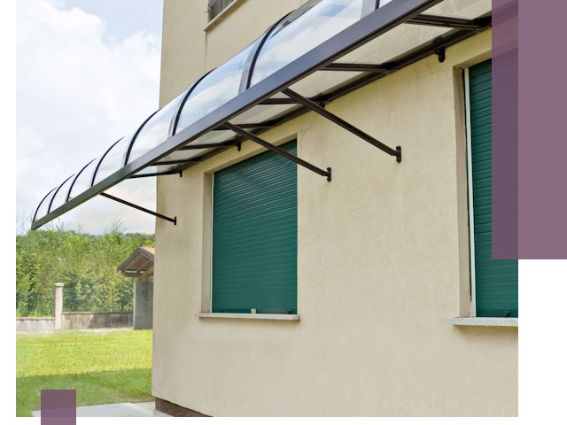 Козырьки над окнами в Устях-Лабинске — изготовление и монтаж по выгоде