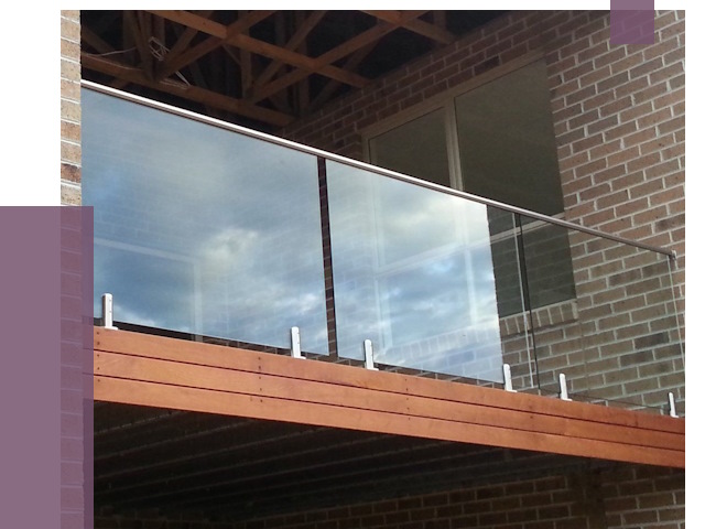 Стеклянные парапеты на крыше и террасе в Устях-Лабинске от 11493 руб. | ПРОЛЁТ-Улб