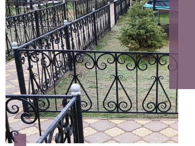Кованые газонные ограждения под ключ в Устях-Лабинске